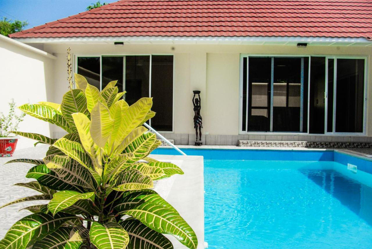 Kololi Beach Resort Bagian luar foto