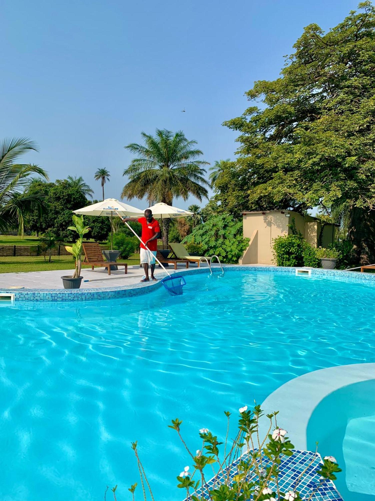 Kololi Beach Resort Bagian luar foto