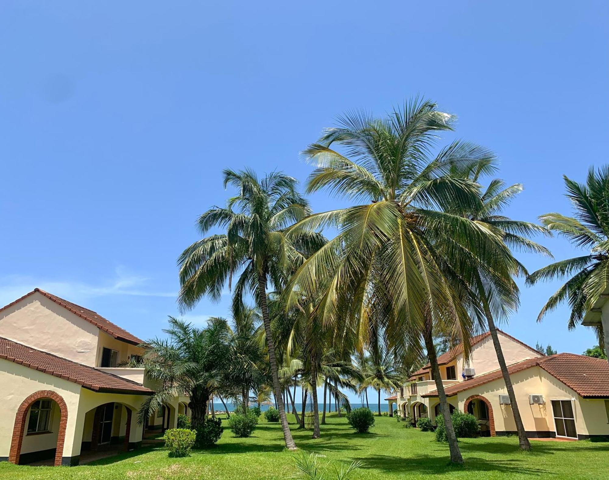 Kololi Beach Resort Bagian luar foto
