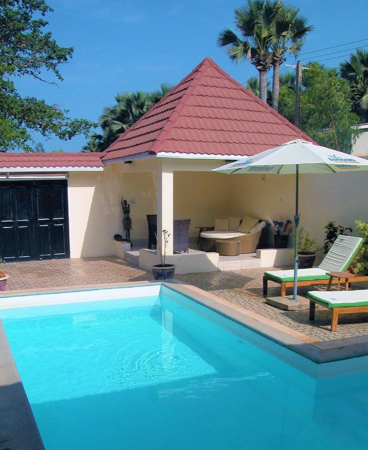 Kololi Beach Resort Bagian luar foto